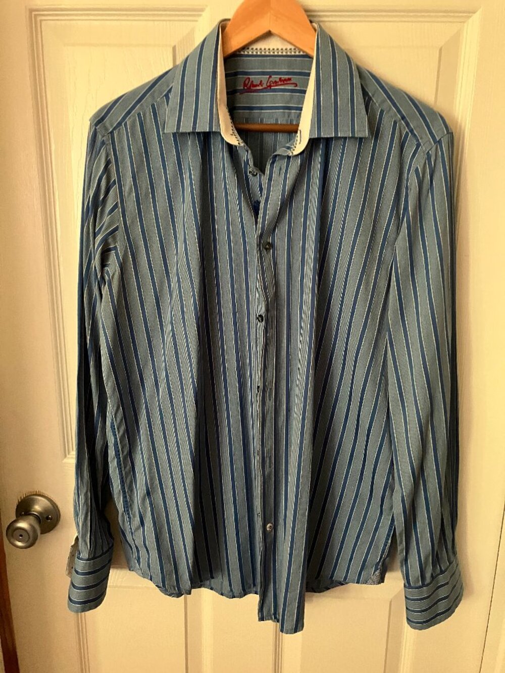 ROBERT GRAHAM Blue stripped shirt w/contrasting collar embroidery Sz 41/16, M/L